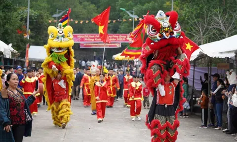 Đầu năm lên núi Thần Đinh xem lễ hội rước “nước thiêng” và đại lễ cầu an