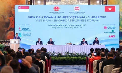 Trao Quyết định chấp thuận chủ trương đầu tư dự án VSIP Nghệ An II