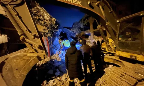 Đội cứu hộ Việt Nam bắt đầu tìm kiếm nạn nhân động đất ở Thổ Nhĩ Kỳ