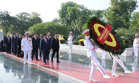 Lãnh đạo Đảng và Nhà nước vào Lăng viếng Chủ tịch Hồ Chí Minh