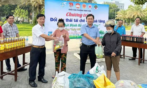 Nhiều địa phương trên địa bàn tỉnh Bình Dương tổ chức đổi rác thải tái chế lấy quà tặng