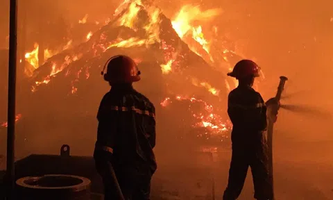 Quảng Nam: Cháy xưởng chứa viên nén gỗ ở Cụm công nghiệp Nam Chu Lai