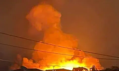 Hà Nội: Xưởng gỗ dán của Công ty TNHH Đầu tư và Phát triển Vinawood bị cháy trong đêm 12/7