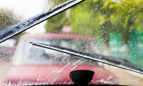 Lái xe thế nào cho an toàn khi gặp mưa lớn?