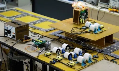 Xe điện có thể vừa đi vừa sạc với hệ thống sạc không dây động