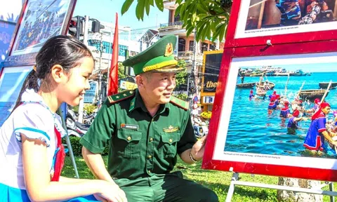 Nâng cao nhận thức về chủ quyền biển đảo qua triển lãm ảnh “Hoàng Sa - Trường Sa trong lòng Quảng Ngãi”