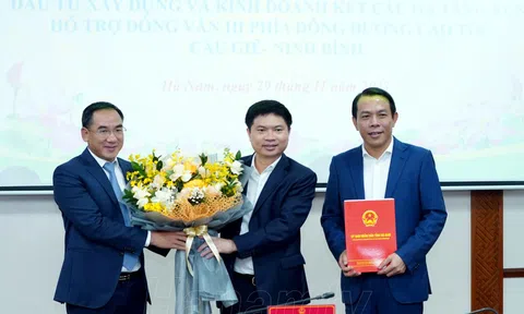 Hà Nam: Trao Giấy chứng nhận đầu tư cho dự án khu công nghiệp hơn 2.300 tỷ đồng