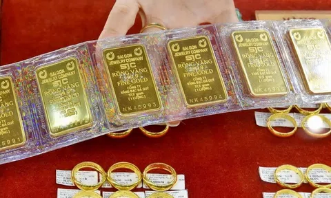 Vàng miếng SJC tăng mạnh, cán mức kỷ lục 74,7 triệu đồng/lượng