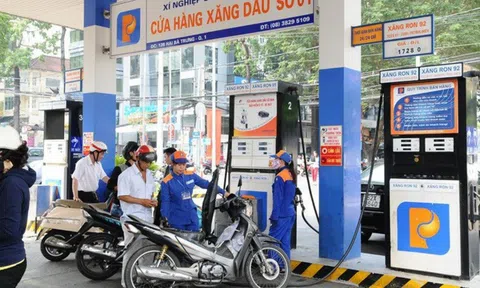 Giá xăng dầu đồng loạt tăng, RON95-III tăng thêm 740 đồng/lít