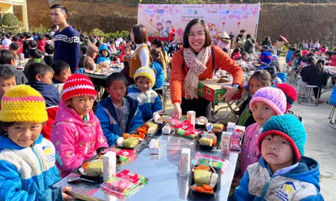 Hơn cả ‘cơm có thịt’ là triệu tấm lòng