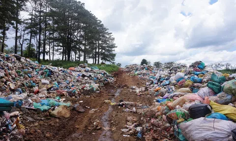 Càng xả nhiều rác, càng phải đóng nhiều tiền