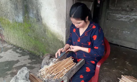 Hà Tĩnh: Làng làm đũa vót ngày vót đêm mới kịp trả hàng cho khách