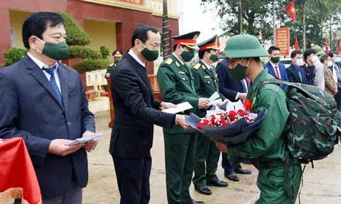 Thanh niên Hà Tĩnh nô nức lên đường thực hiện nghĩa vụ công dân