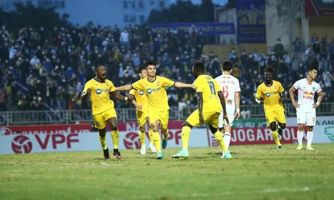 Phan Văn Đức lập “siêu phẩm” giúp Sông Lam Nghệ An đánh bại  Hoàng Anh Gia Lai