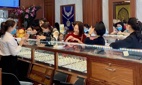 Nghệ An: Giá vàng lập đỉnh, người dân chốt lời