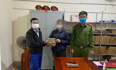 Hà Tĩnh: Cụ ông nhờ công an tìm người để trả lại gần 2 cây vàng nhặt được