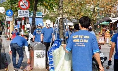 Thanh niên, phật tử Nghệ An hưởng ứng ngày làm sạch môi trường