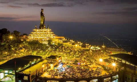 Khơi dây tiềm năng, lợi thế Tây Ninh Bài 2: Linh thiêng, huyền bí trên đỉnh núi Bà Đen