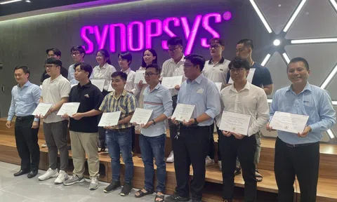 Synopsys Việt Nam trao chứng nhận đào tạo chuyên sâu về thiết kế vi mạch cho các giảng viên trường đại học kỹ thuật