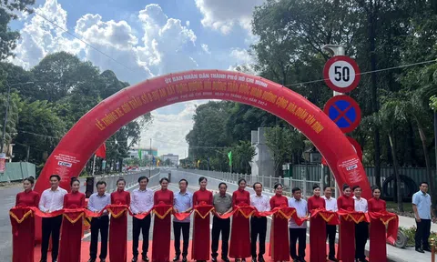 Hầm chui cửa ngõ sân bay Tân Sơn Nhất chính thức được thông xe