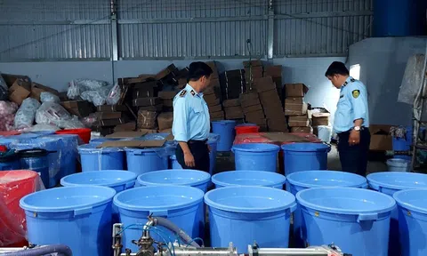 Phát hiện 5 kho chứa và xưởng sản xuất dầu gội giả tại TP.HCM