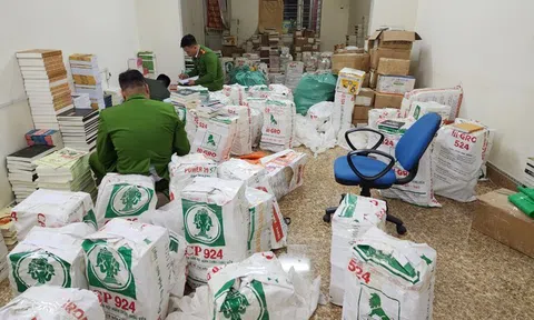 Hà Nội: Triệt phá đường dây kinh doanh sách giả và thu giữ 100 tấn sách giả