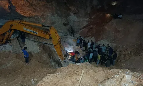 Phú Thọ: Sạt lở đất một thợ lái máy xúc tử vong 