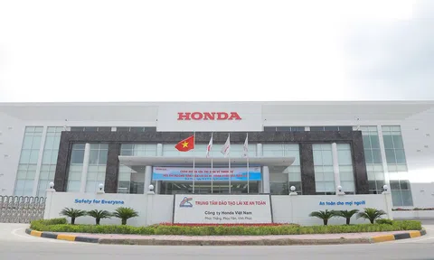Honda Việt Nam trao tặng 620.000 mũ  bảo hiểm cho học sinh tiểu học