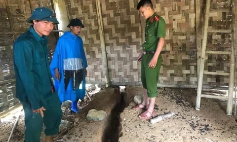 Nghệ An: Sau đợt mưa lớn dài ngày, xuất hiện vết nứt bất thường dài hàng trăm mét rạch ngang nhiều nhà dân