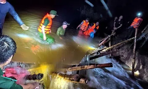 Nghệ An: Lực lượng chức năng và nhân dân trắng đêm cứu đê kênh thấp ở Hưng Nguyên