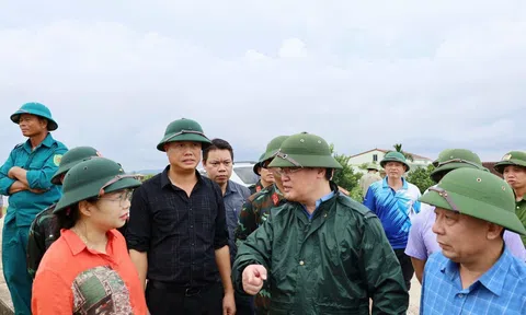 Nghệ An: Chủ tịch UBND tỉnh kiểm tra, chỉ đạo khắc phục sạt lở, ngập lụt tại huyện Hưng Nguyên