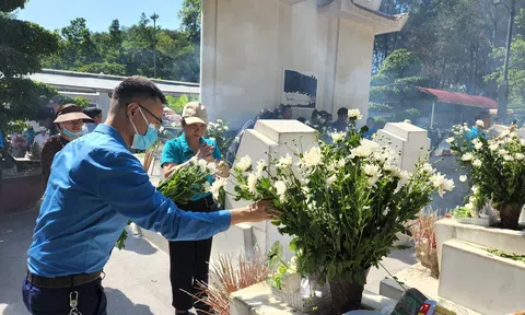 Hà Tĩnh: Hàng ngàn du khách về dâng hương tưởng niệm tại Khu di tích Lịch sử Ngã ba Đồng Lộc