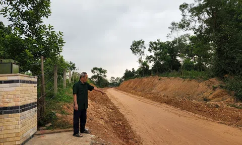 Hà Tĩnh: Giữa thời điểm sốt đất, cụ ông vẫn hiến hơn 400m2 đất để làm đường