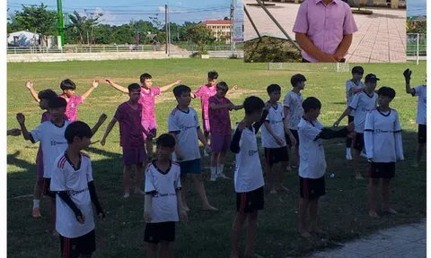 Hà Tĩnh: Thầy giáo dành cả mùa hè dạy bóng đá miễn phí cho học sinh