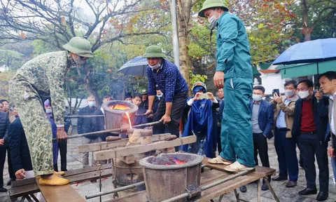 Hà Tĩnh: Long trọng lễ đúc chuông đền thờ Lê Khôi