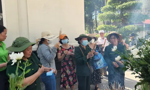 Bài thơ: Khẩu đội ơi!