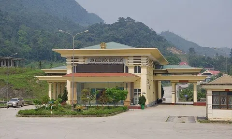 Nghệ An: Bắt giữ 3 cán bộ hải quan để điều tra tội nhận hối lộ