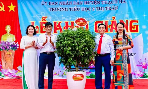 Hà Tĩnh: Ngày khai giảng, 72 trường học của một huyện được tặng cây xanh