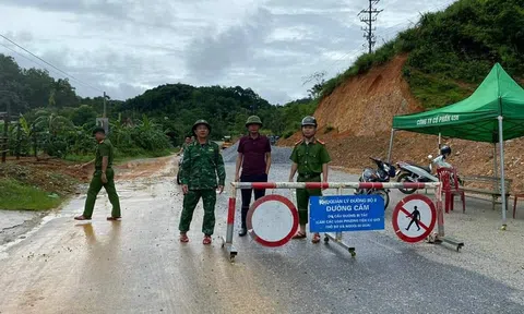 Hà Tĩnh: Đường lên cửa khẩu Cầu Treo tê liệt do sạt lở đất