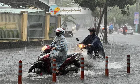 Học sinh nhiều địa phương ở miền Trung nghỉ học do mưa lớn