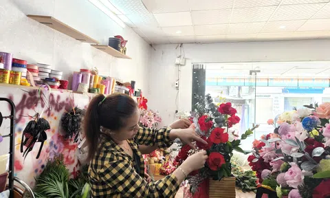 Cận lễ 20/10, các cửa hàng hoa vẫn... vắng người mua