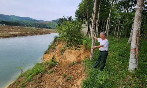 Thấp thỏm lo sông lấn làng
