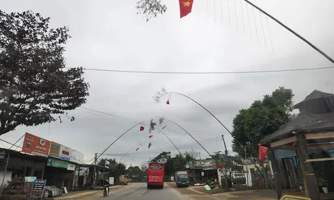 Hà Tĩnh: Người dân dựng cây nêu đón Tết Nguyên đán