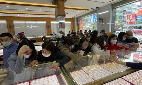 Hà Tĩnh: Các cửa hàng vàng sôi động trong ngày vía Thần Tài