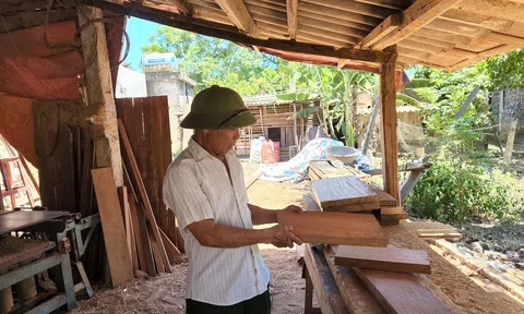 Cựu chiến binh dạy con em đồng đội nghề mộc