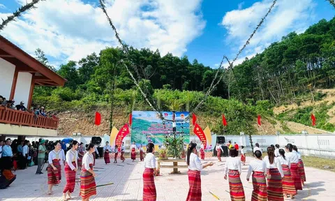 Bà con dân tộc Chứt vui Lễ hội Tết Lấp lỗ