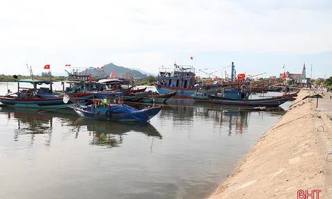 Hà Tĩnh: Kêu gọi tàu thuyền tránh trú siêu bão số 3