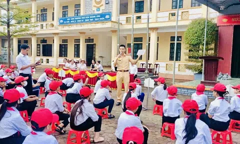 Các trường học ở Hà Tĩnh tuyên truyền ATGT cho học ngay từ đầu năm học
