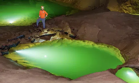 Quảng Bình: Phát hiện hồ nước sâu, lạnh trong hang động tại Phong Nha - Kẻ Bàng
