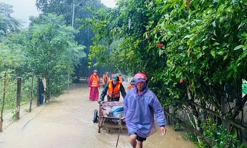 Quảng Bình: Mưa lũ diễn biến phức tạp, các trường chủ động cho học sinh nghỉ học